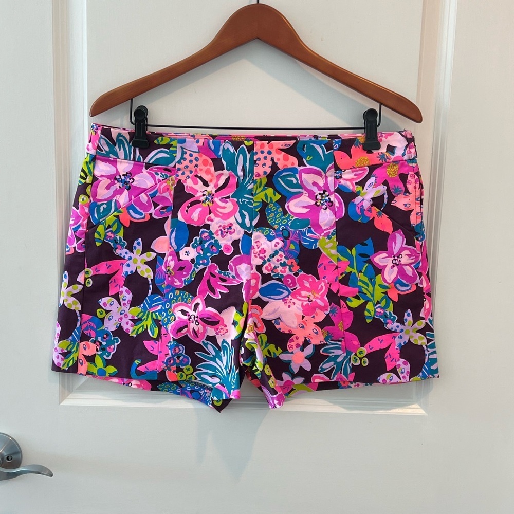Lilly Pulitzer Arabeth Stretch Short NWT
Cherry Ganache Bohemian Garden Size 12 - Picture 4 of 12